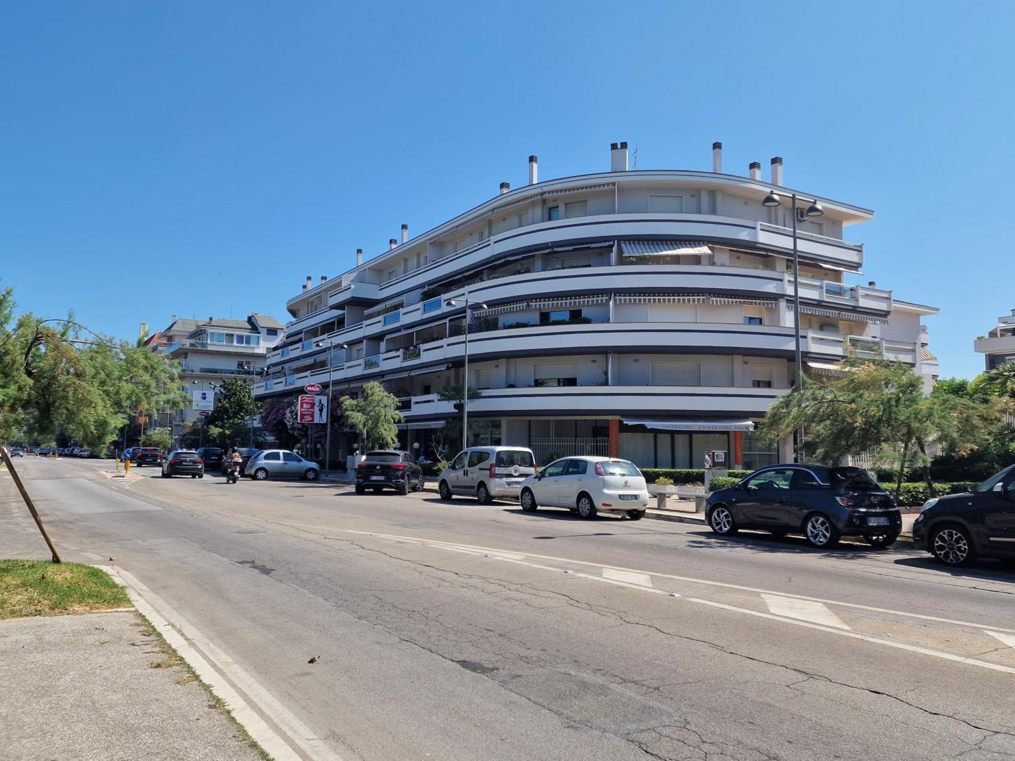 Tramonti Apartments Pescara Bagian luar foto