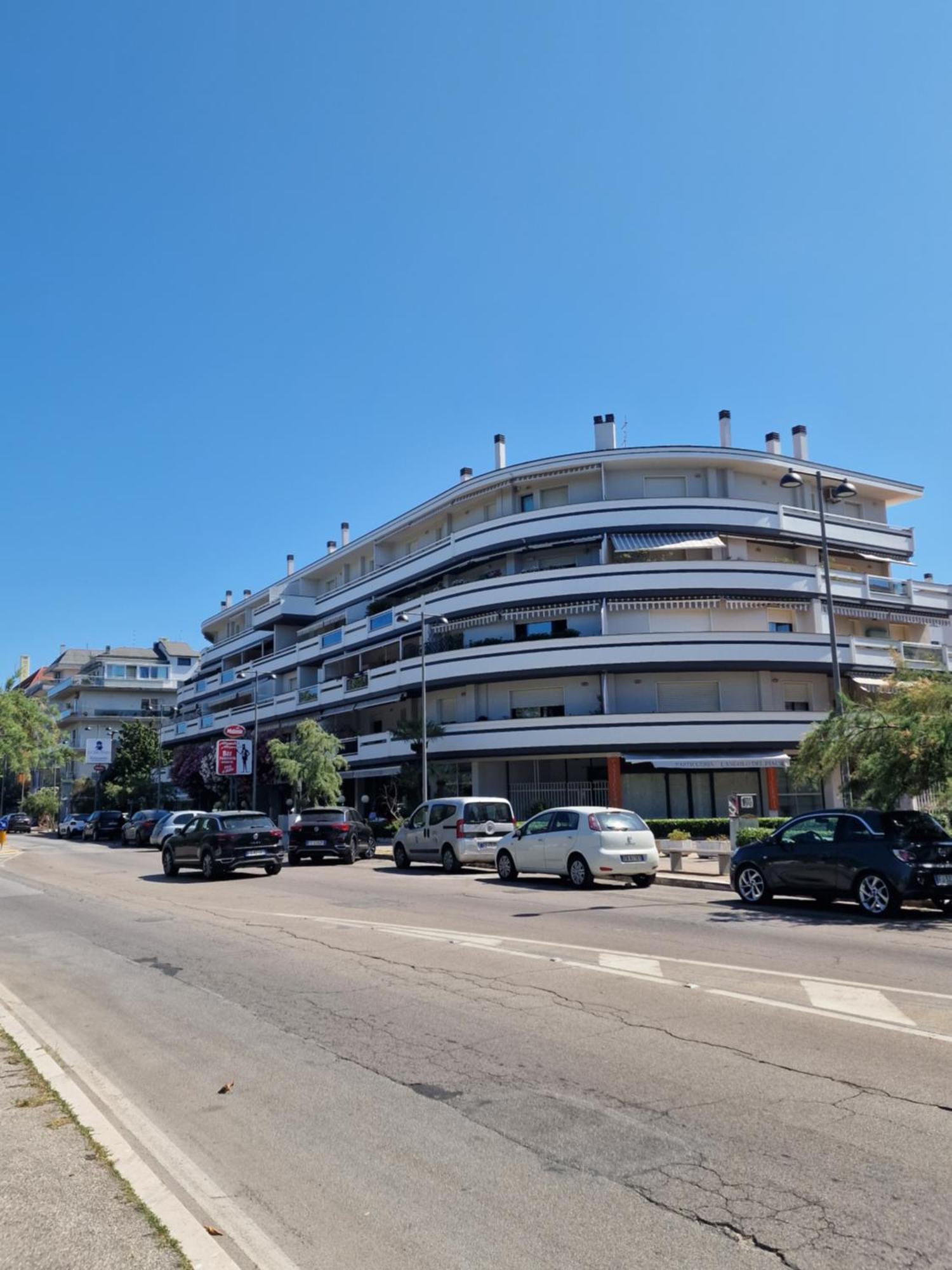 Tramonti Apartments Pescara Bagian luar foto
